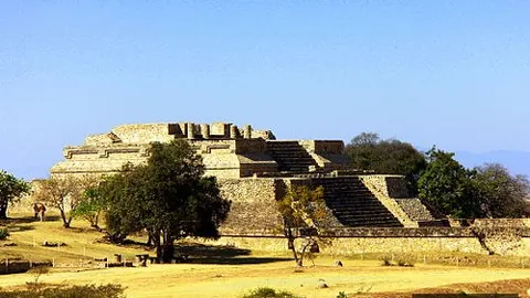 方硕数据惨淡：得分10分、篮板2个、助攻5次，投篮10投4中，三分球全失